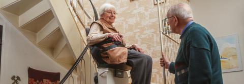 Pflegeversicherung - Wer finanziert einen Treppenlift?
